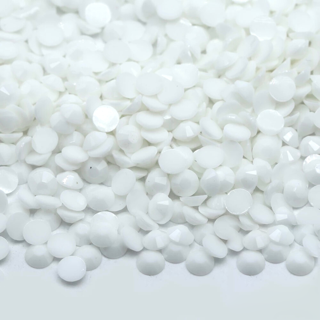Solid White Non-Hotfix Resin Rhinestone – product image 1