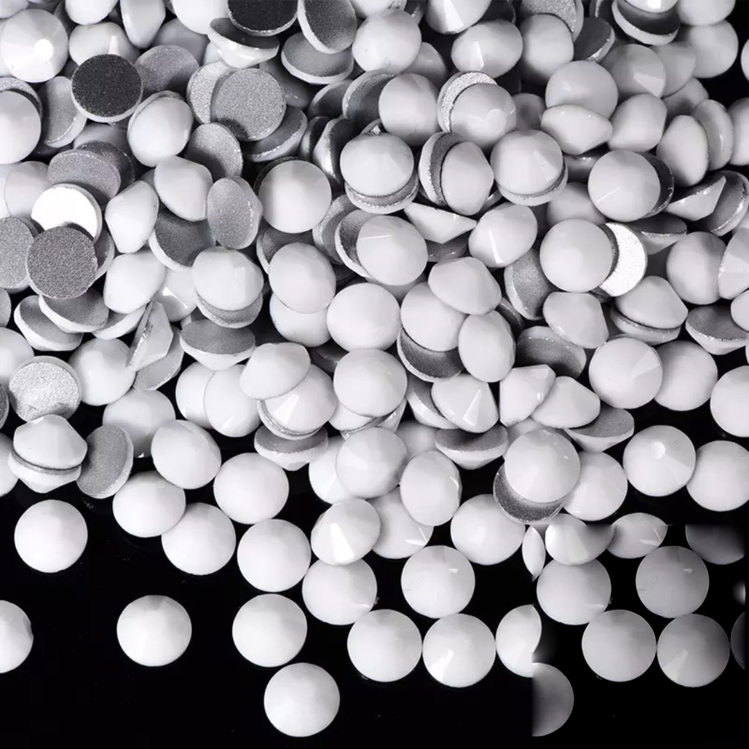 Solid White Glass Rhinestones – product image 2