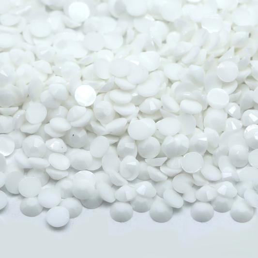 Solid White Non-Hotfix Resin Rhinestone – product image 1